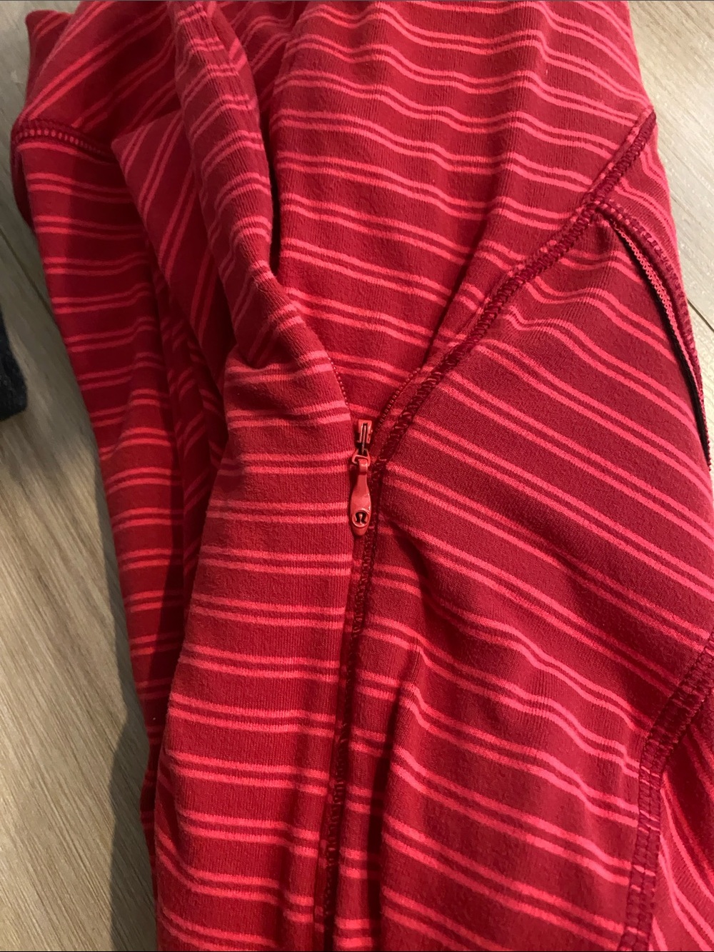 LULULEMON RED LONG SLEEVE SIZE 4